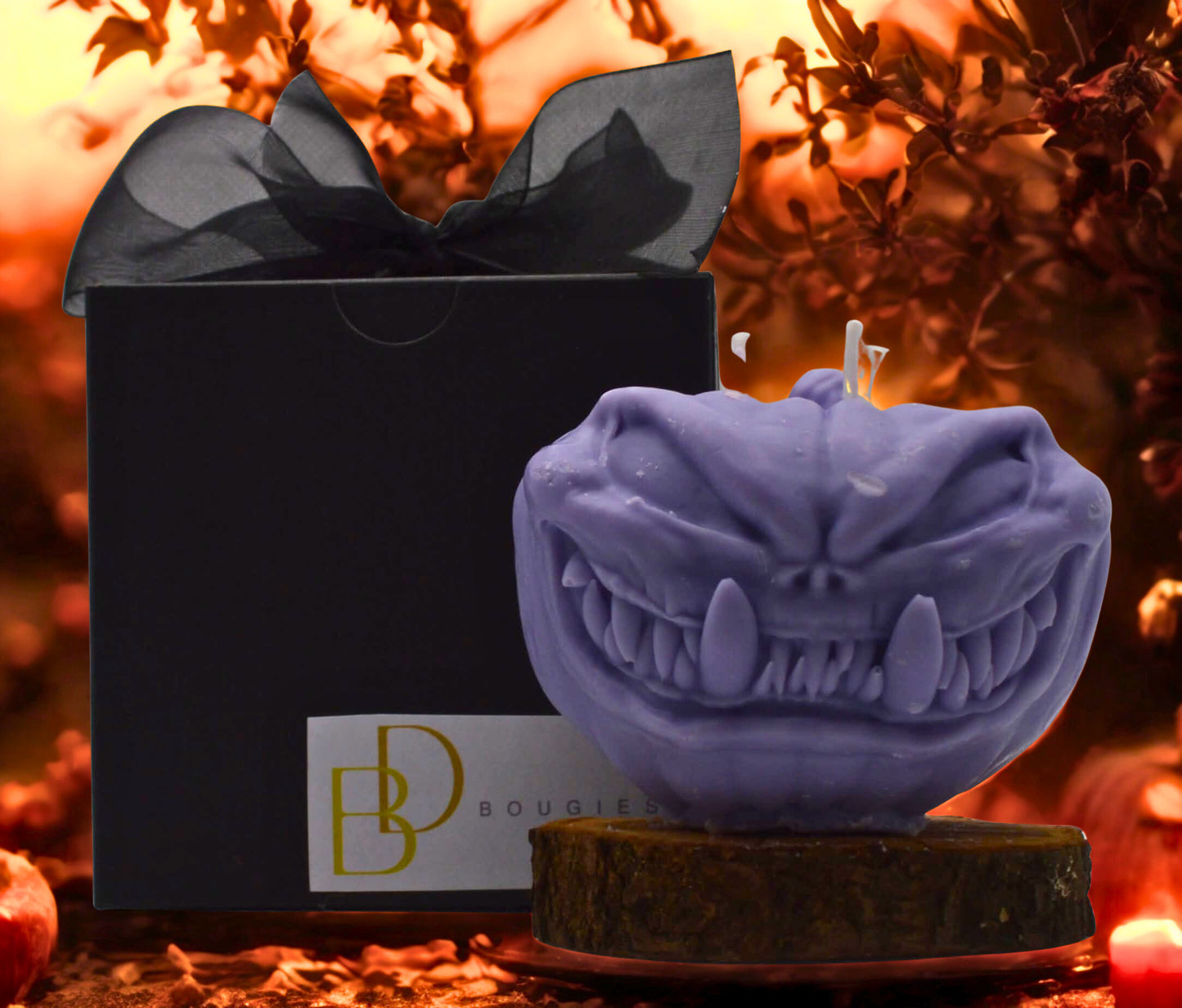 Bougie Halloween en cire d’olive en forme de citrouille possédée, parfumée à Grasse, décoration originale et effrayante.