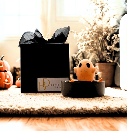 Création en jesmonite, en forme de fantôme pour halloween